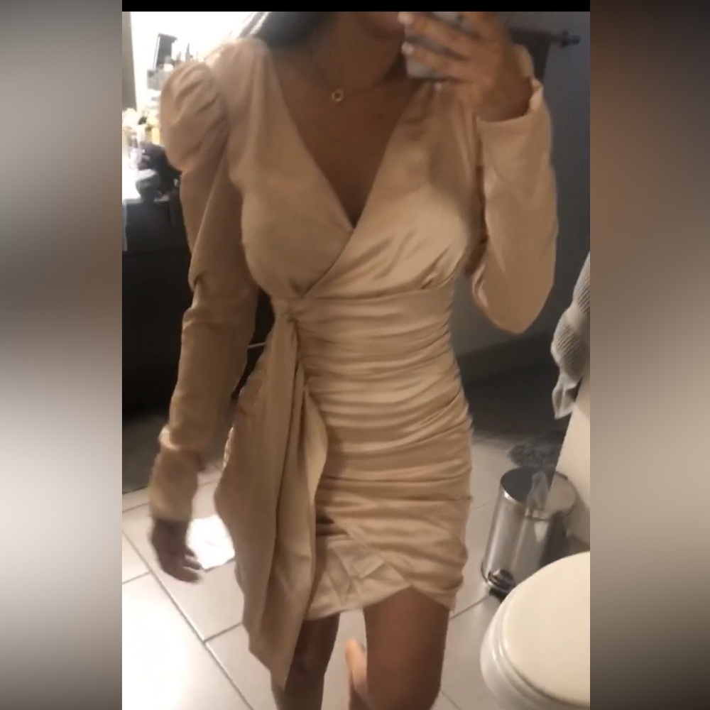 Satin midi dress with puff sleeve
